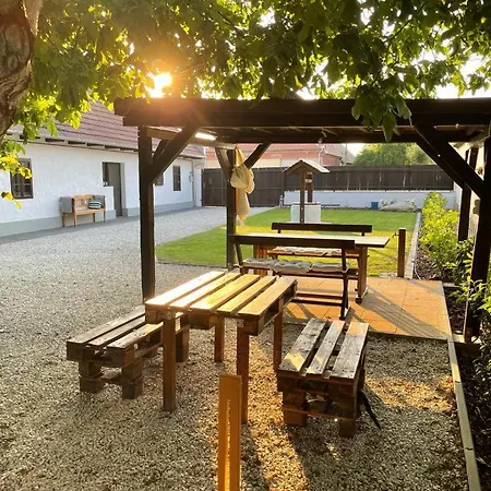 A Mi Kishazunk Vendeghaz Apartment Szomod Exterior photo
